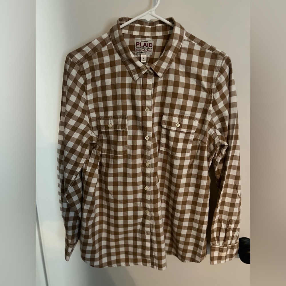 Old Navy tan buffalo plaid button up long sleeve shirt